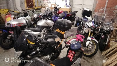 IMG-20190807-WA0020.jpg (608.32 KiB) 9927 mal betrachtet Alles Überraschungsgäste ... der Harley-Davidson Fahrer drehte den Daumen nach oben als er mich und die Wave sah ... cool