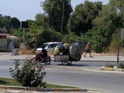 Nun gut, man müsste mal durchkärchern aber dann könnte man Zeltplane drüber spannen....