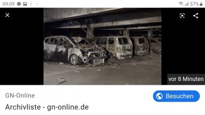 Was hat 50 bis 80 Autos in Brand gesetzt.