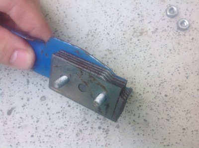 Die Klingen werden mit einer frischen Ecke montiert.