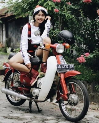 SuperCubgirl Christmas.jpg