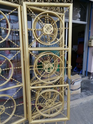 Grundstueckstor aus CUB-Teilen...