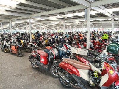 Mopedparkplatz Shoppingcenter