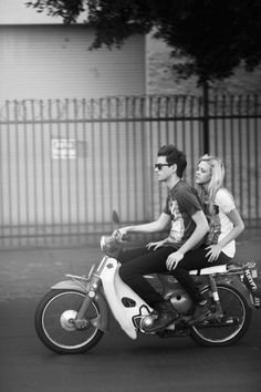 60170128867ea2daad0150169c5dbdd6--motorcycle-couple-motorcycle-design.jpg
