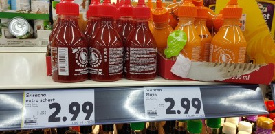 2020_02_24_mo_01_009_im_kaufland_voehringen_sriracha.jpg
