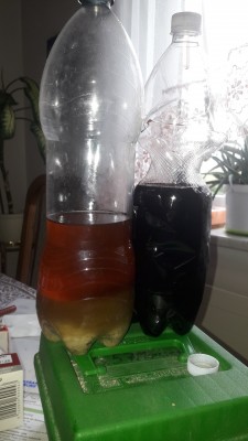 20200325_092301.jpg (1.45 MiB) 10601 mal betrachtet Altspeiseöl li, contra Jungmotoröl re.