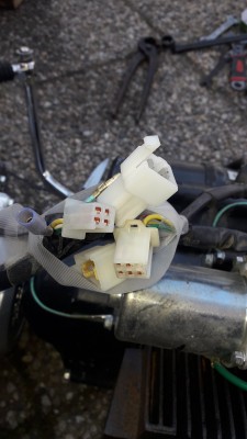 6 Pin ggü. 4 Pin + 2 solo Kabel. Die Farben passen &quot;fast.&quot;