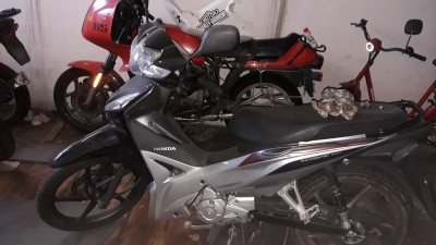 Bis auf einem Kratzer im Entenschnabel und 6 Mm ist die Papakiwave wie neu.