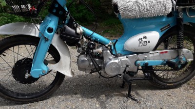 Der Schalthebel schaut noch oben, dass er nicht verloren geht.