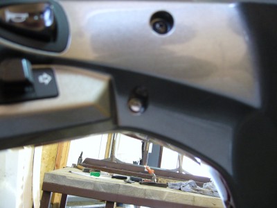 Die silberne Schlitz ist die Ersatzschraube