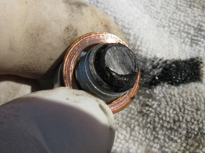 Kellerharrer Customs, magnetische Ölablassschraube.jpg