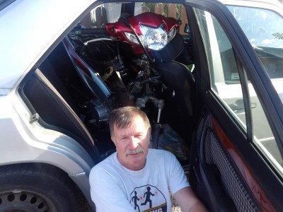 ...passt wie ein Lama in einen W124 hinten rein...