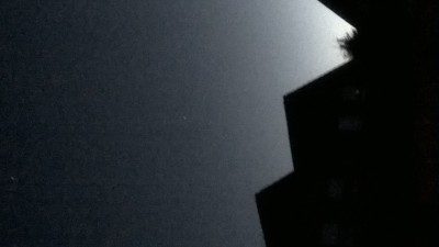 ISS ist über dem rechten Dachfirst, war gut mit bloßem Auge zu erkennen.