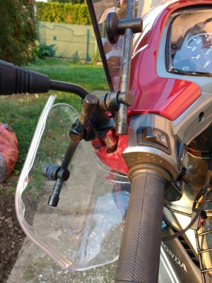 Befestigung Scheibe und Schützer