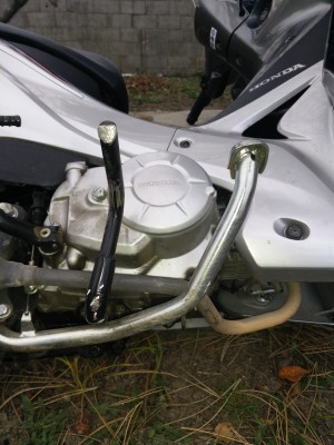 1-2 cm lassen sich an den Fussrasten gewinnen.