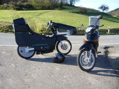 Evomoto und Norton's Ex Dones's Innova 2010.JPG