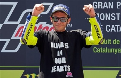 Valentino Rossi mit dem Luis Salom Shirt.jpg